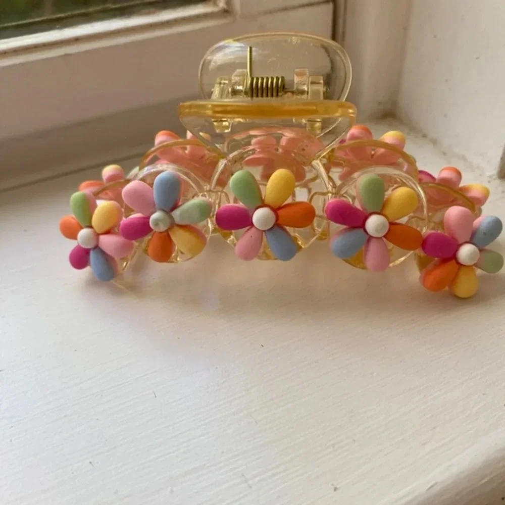 Anthropologie Acrylic Floral Hair Clip
